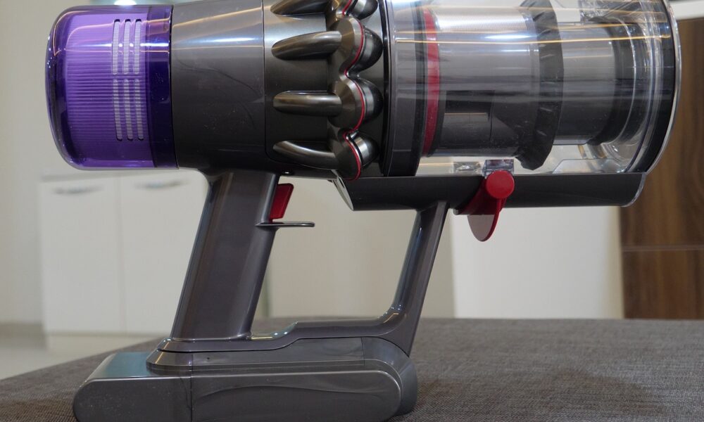 Dyson V11 Absolute Pro Review: A Real Pro Vacuum Cleaner